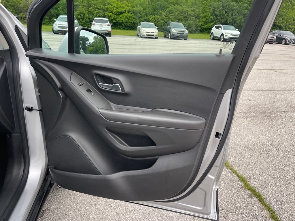 Used 2015 Chevrolet Trax LS FWD image 20