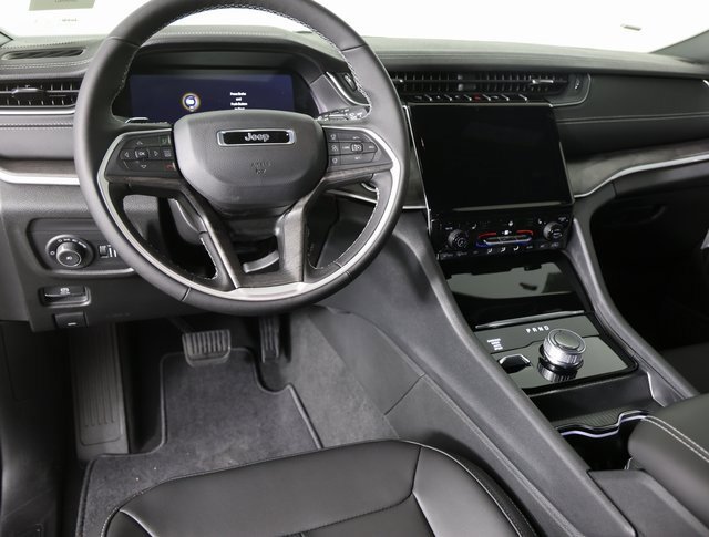 Used 2025 Jeep Grand Cherokee L Limited w/ Black Appearance Package image 14