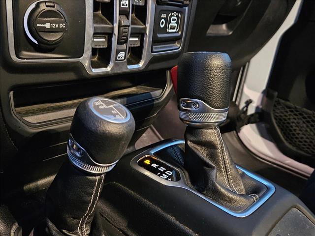 Used 2018 Jeep Wrangler Unlimited Sahara image 11