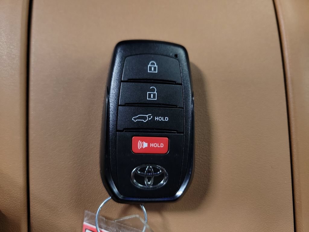 Used 2026 Toyota Highlander Platinum AWD/4WD image 19
