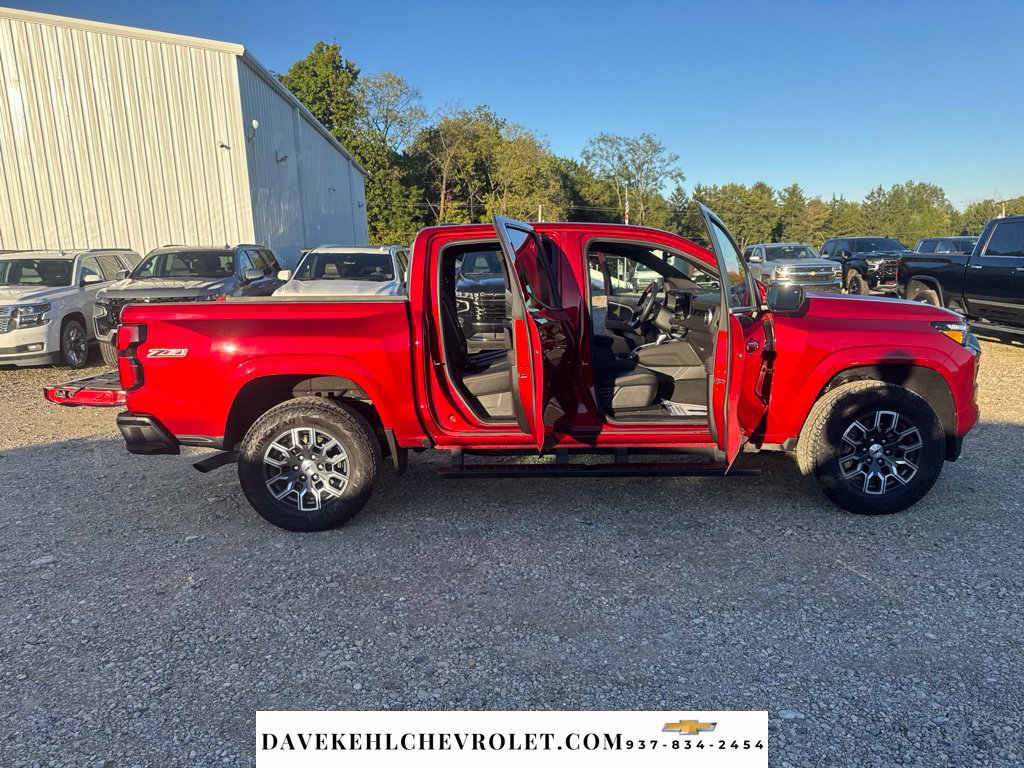 Used 2025 Chevrolet Colorado Z71 w/ Technology Package AWD/4WD image 38