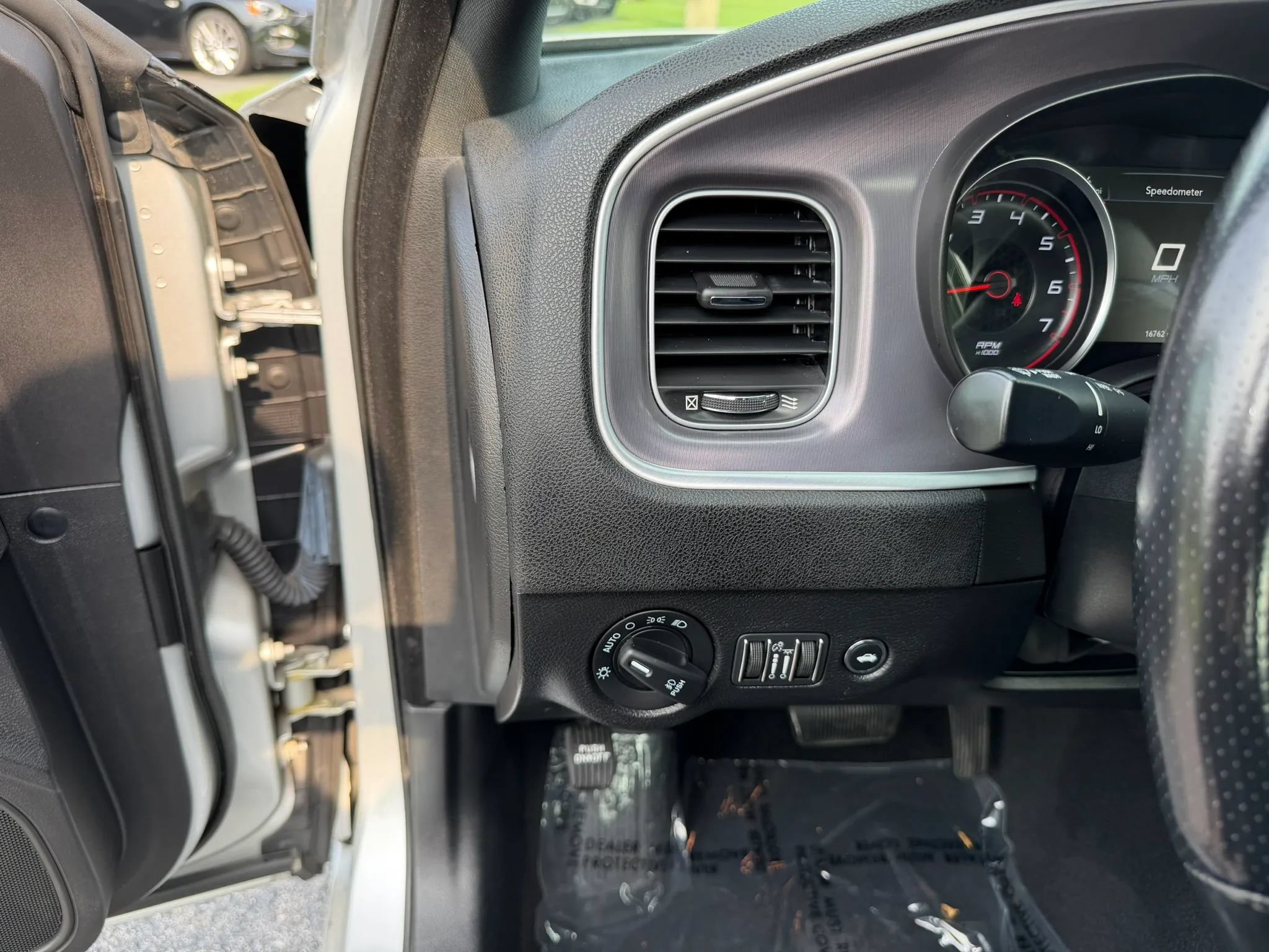 Used 2019 Dodge Charger SXT AWD/4WD image 14