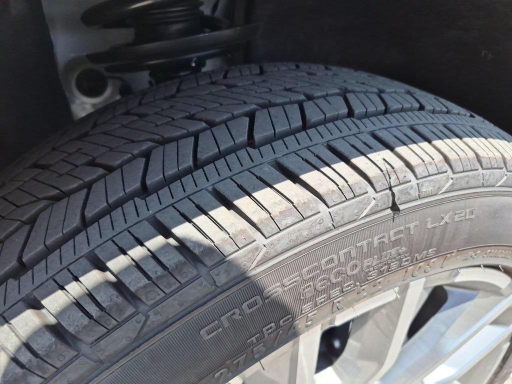 New 2027 GMC Acadia Denali w/ LPO, Floor Liner Package FWD image 15