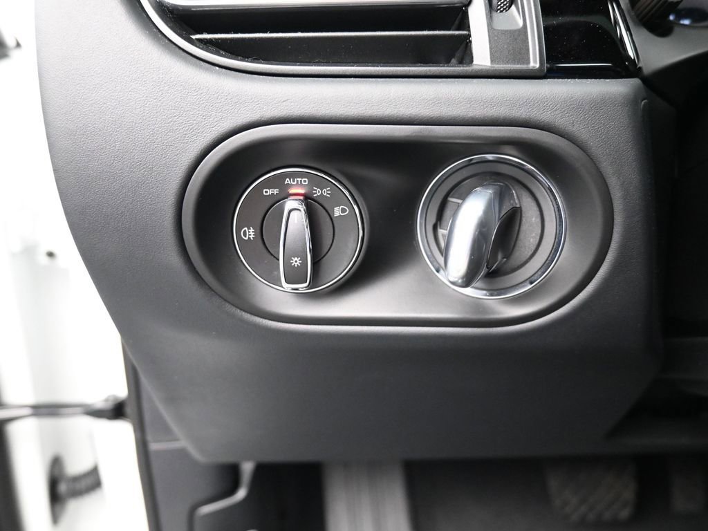 Certified 2023 Porsche Macan S AWD/4WD image 25