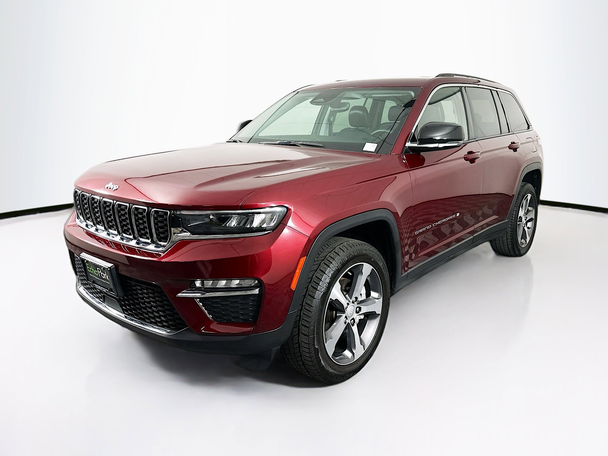 Used 2023 Jeep Grand Cherokee Limited image 3