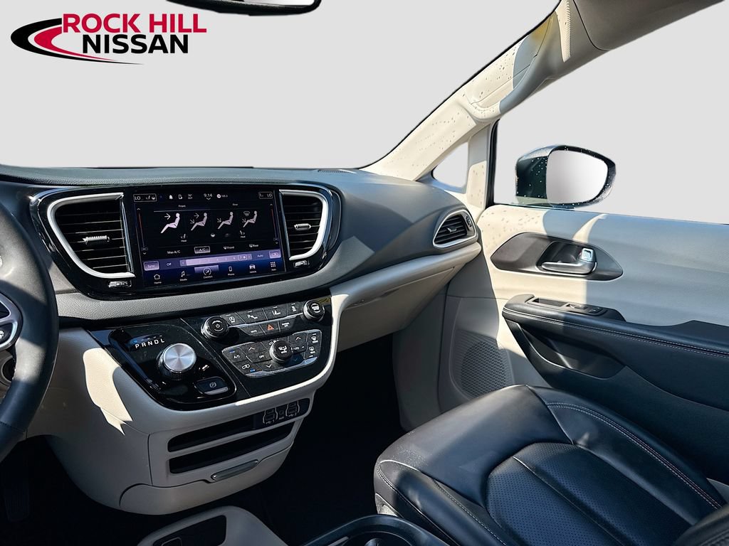 Used 2023 Chrysler Pacifica Touring-L FWD image 24