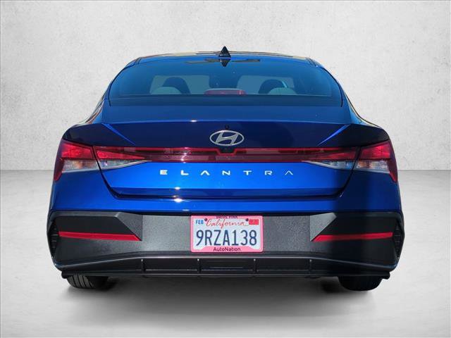 Certified 2025 Hyundai Elantra SE image 7