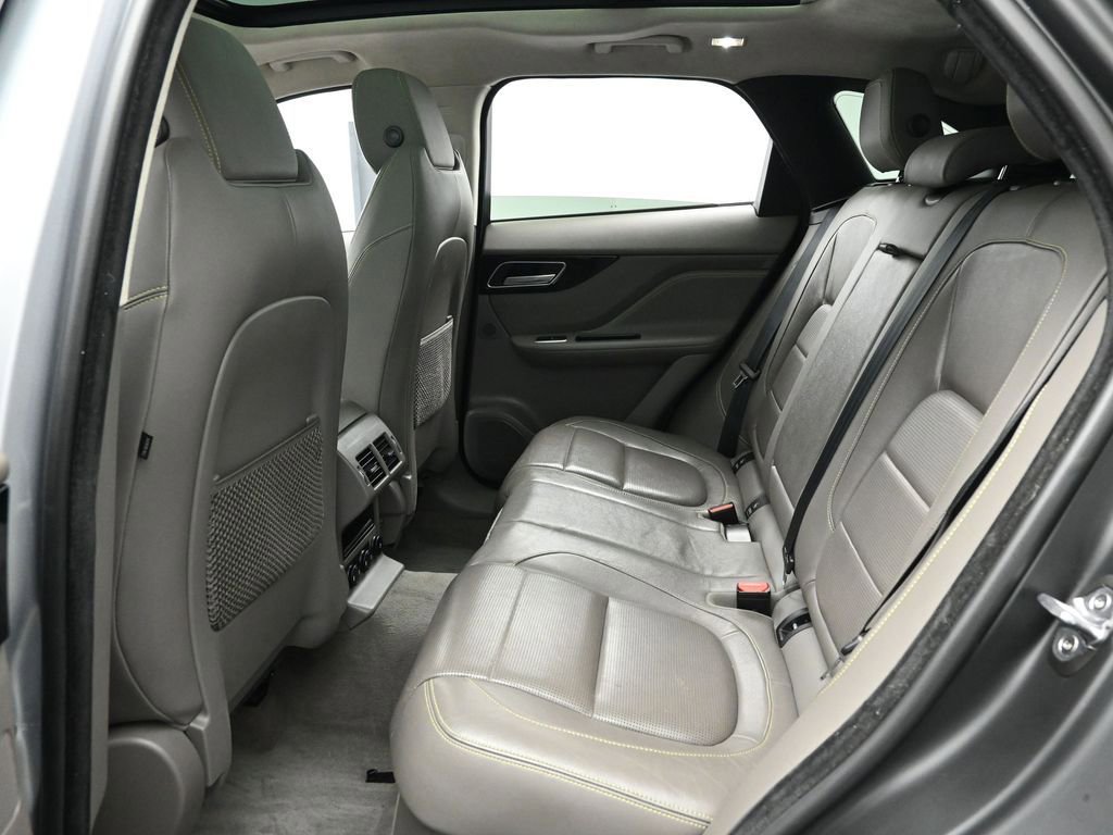 Used 2020 Jaguar F-PACE R-Sport image 15