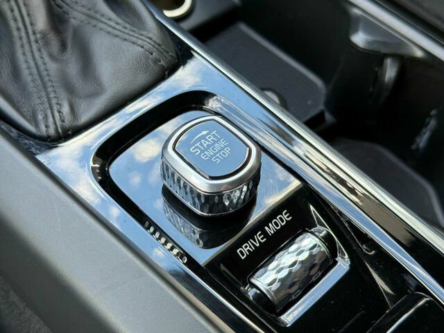 Used 2021 Volvo XC60 T5 Momentum w/ Protection Package Premier FWD image 28