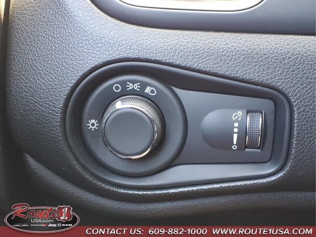 Used 2023 Jeep Renegade Latitude AWD/4WD image 27