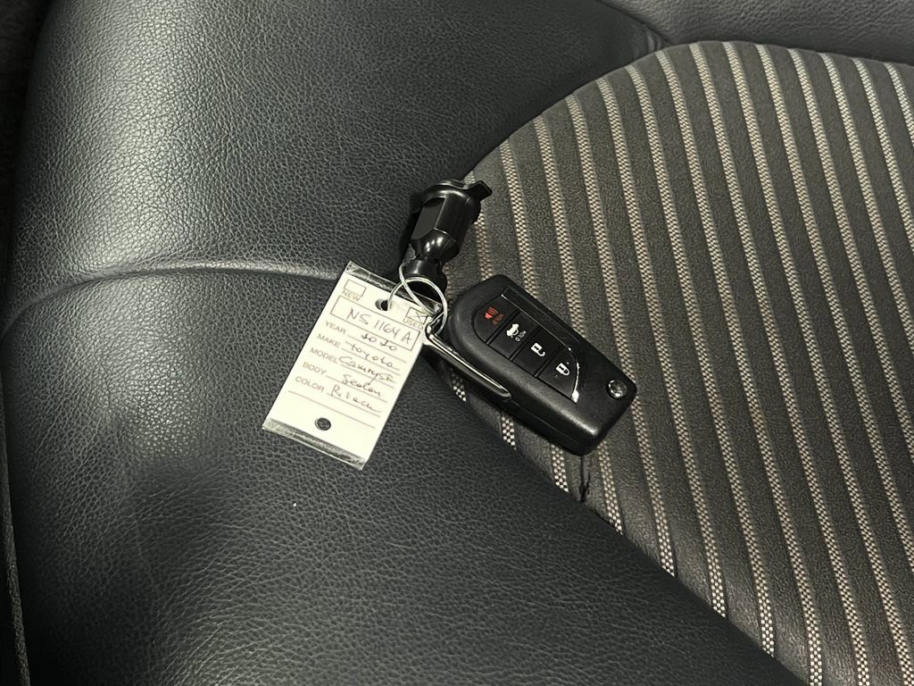Used 2020 Toyota Camry SE image 35