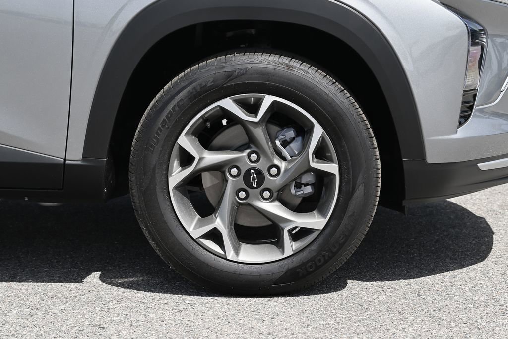 New 2026 Chevrolet Trax LT w/ LPO, Blackout Package FWD image 11