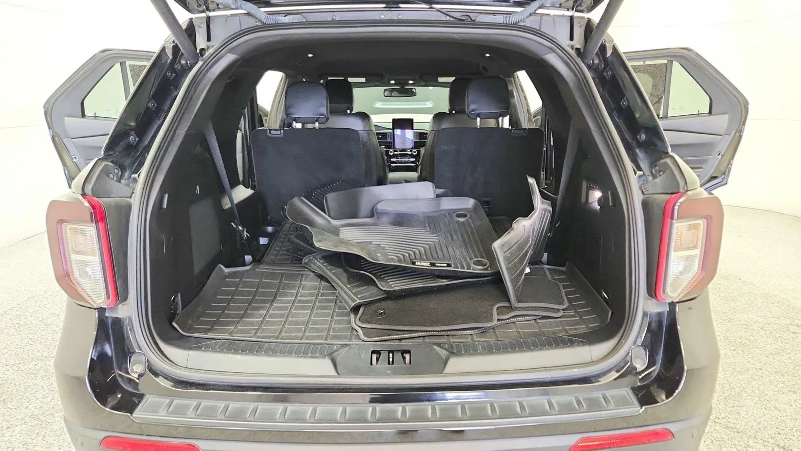 Used 2022 Ford Explorer ST w/ Equipment Group 401A AWD/4WD image 16