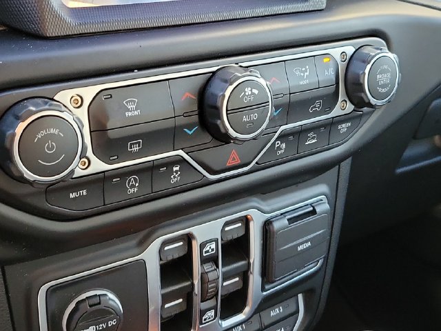 Used 2023 Jeep Gladiator Overland AWD/4WD image 49