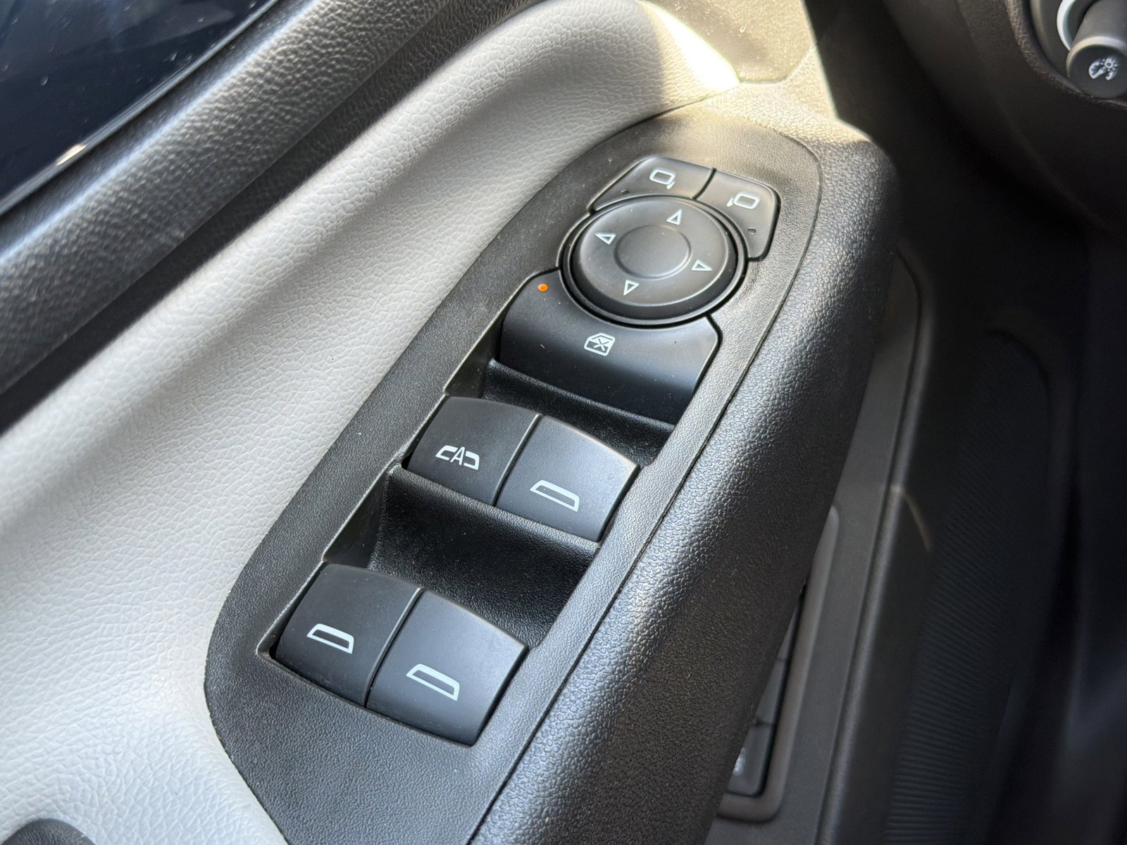 Used 2020 Chevrolet Equinox Premier image 18