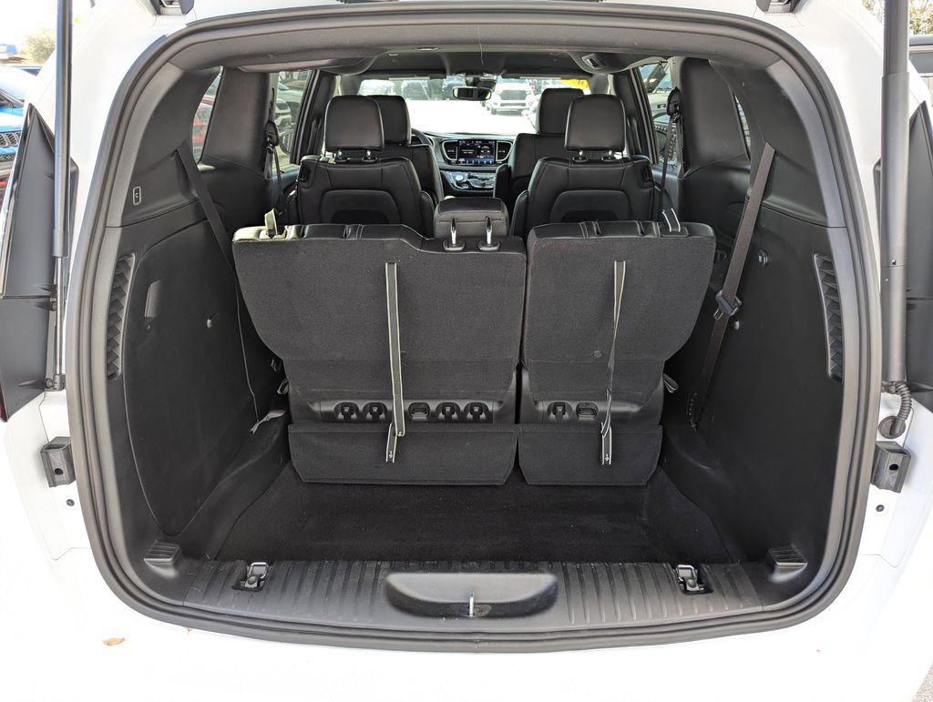 New 2026 Chrysler Pacifica Select FWD image 29