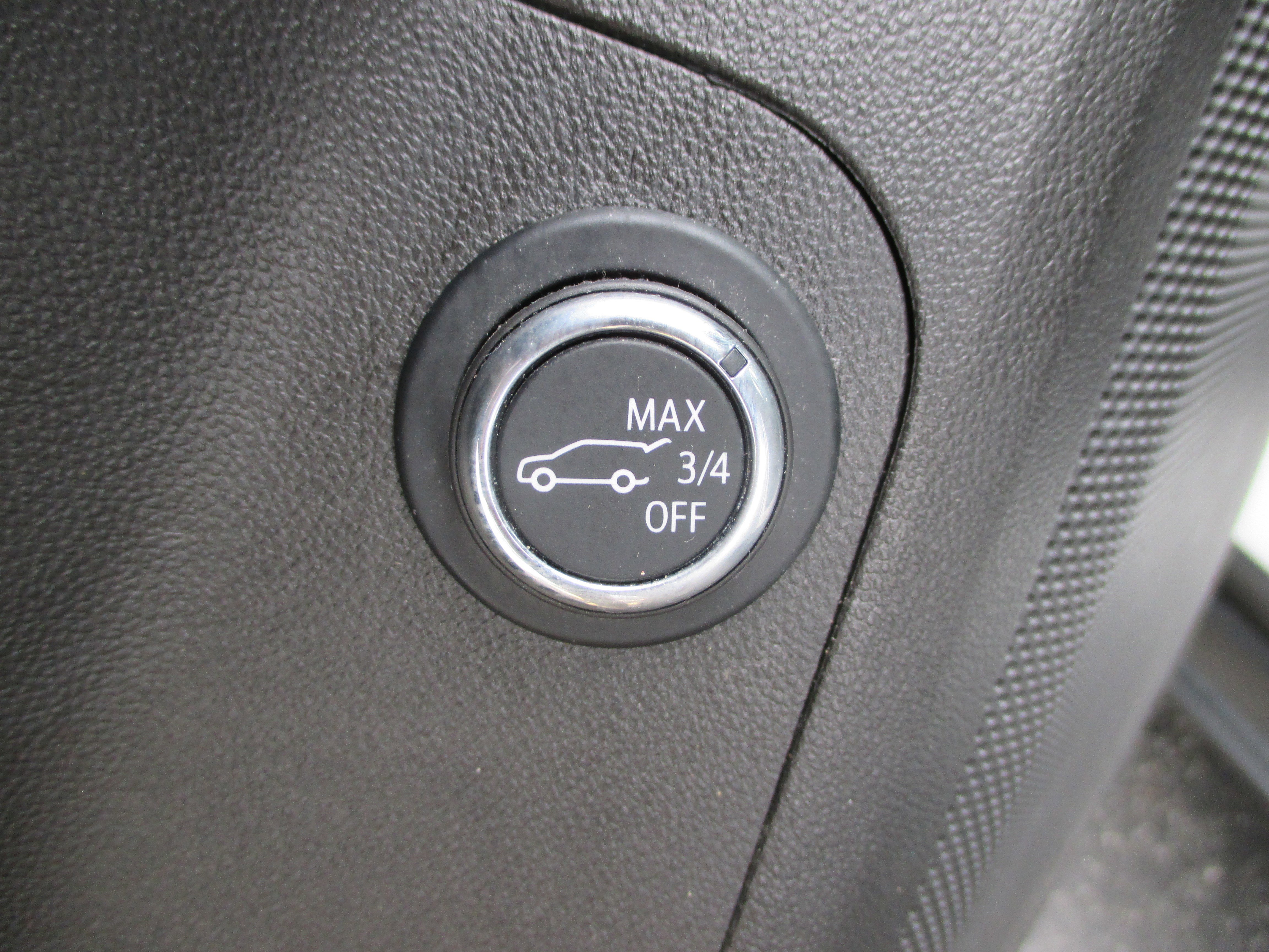 Used 2023 GMC Acadia SLE w/ Driver Convenience Package FWD image 17