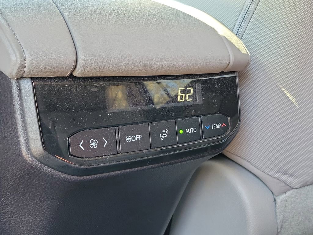 Used 2022 Toyota Highlander LE image 15