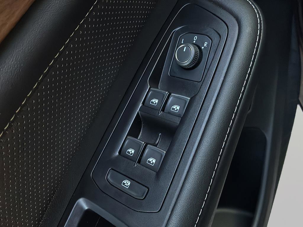 Used 2025 Volkswagen Atlas SE FWD image 12