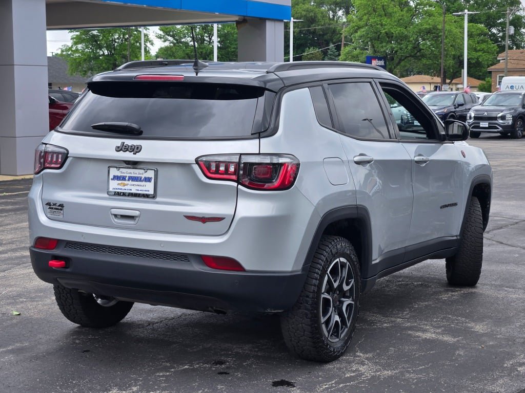 Used 2025 Jeep Compass Trailhawk AWD/4WD image 12