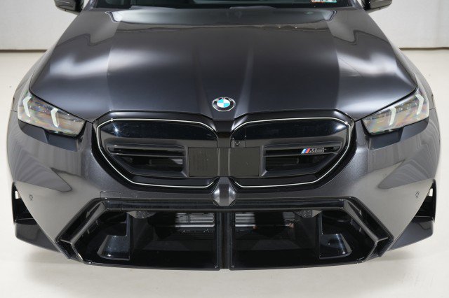 Used 2025 BMW M5 w/ Executive Package image 6
