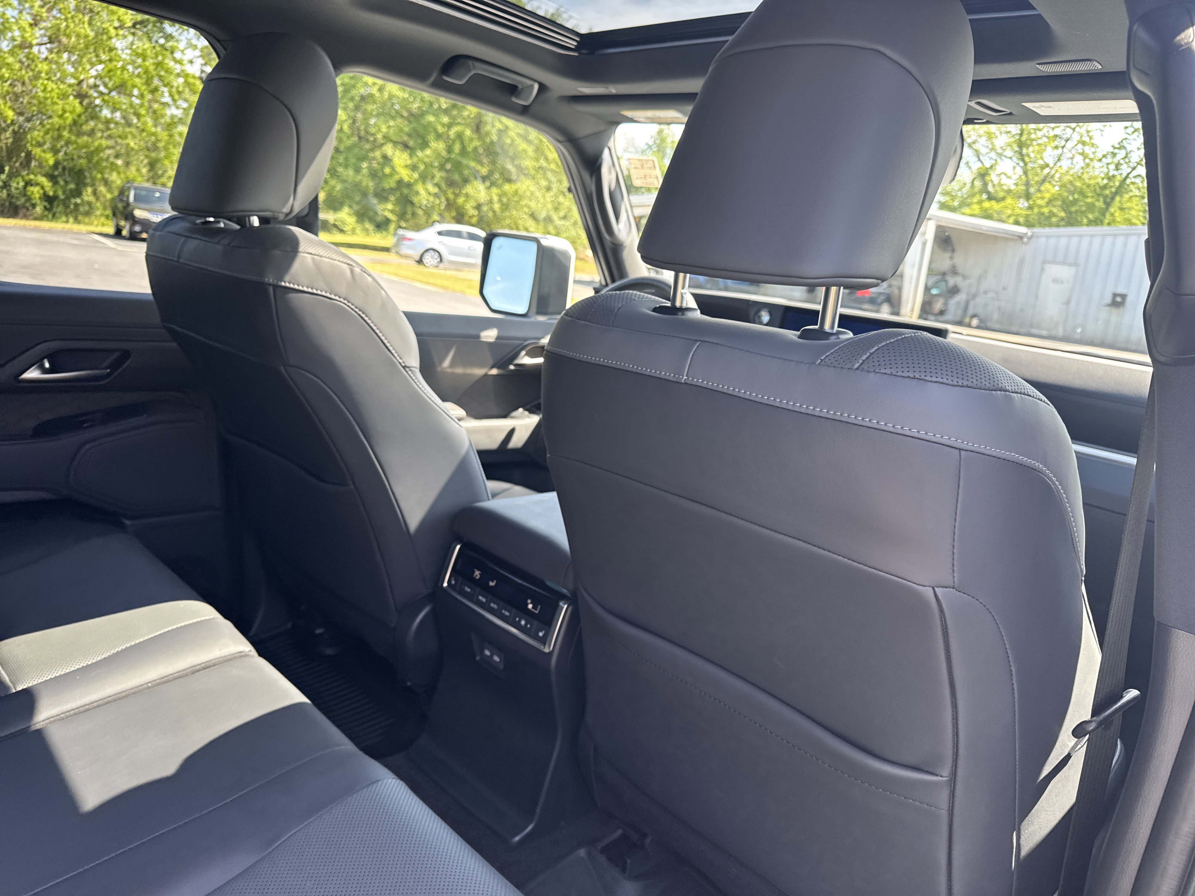 Used 2024 Lexus GX 550 AWD/4WD image 36