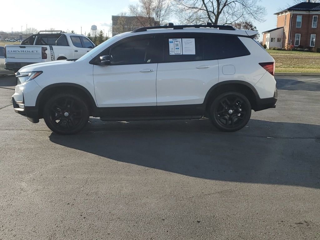 Certified 2024 Honda Passport Black Edition image 4