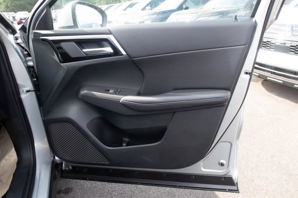 New 2024 Mitsubishi Outlander 4WD Plug-In Hybrid image 24