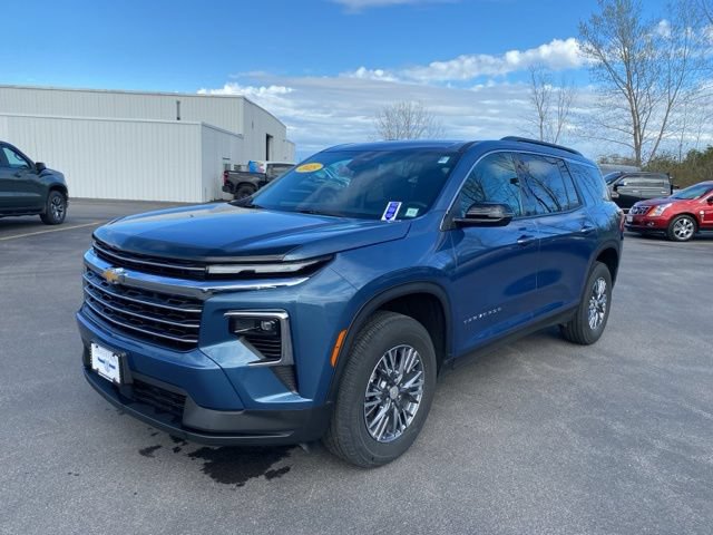 Used 2025 Chevrolet Traverse LT FWD image 6