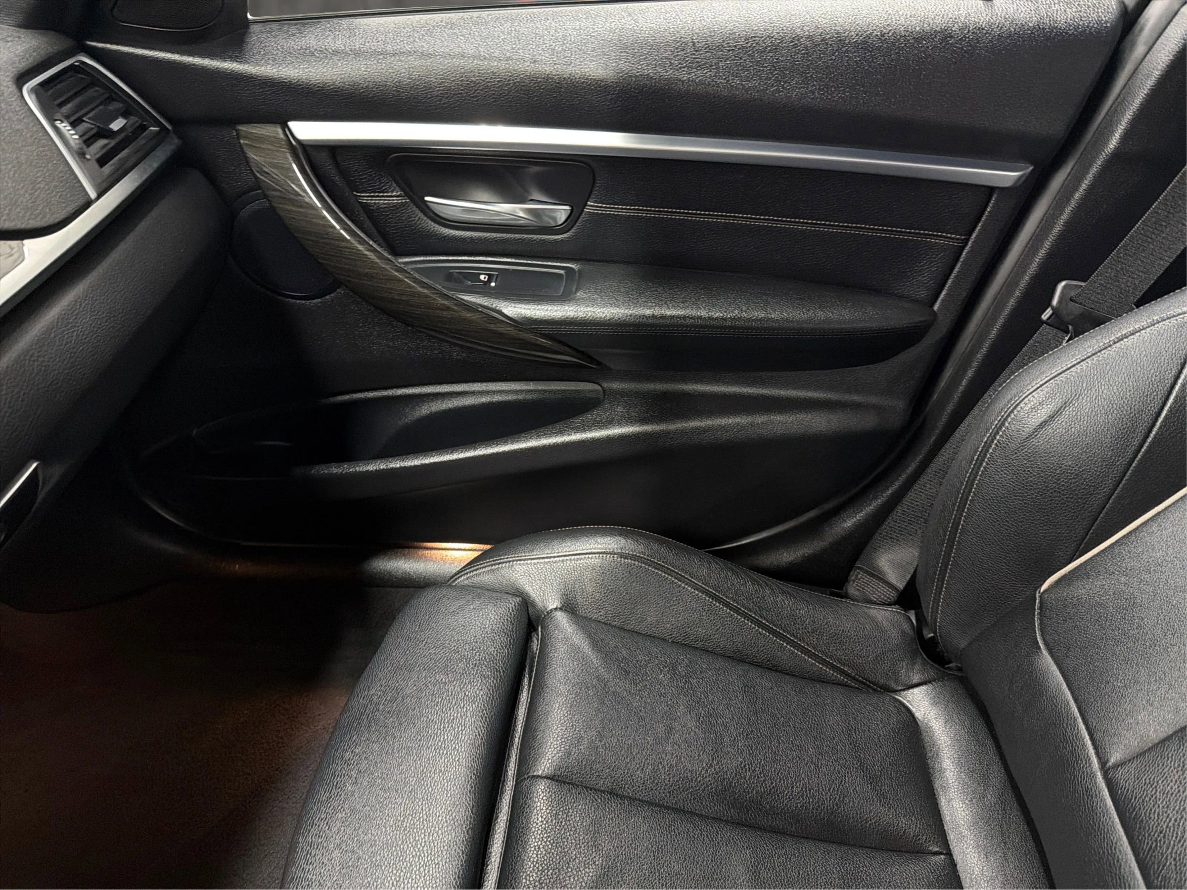 Used 2016 BMW 328i Sedan RWD image 34