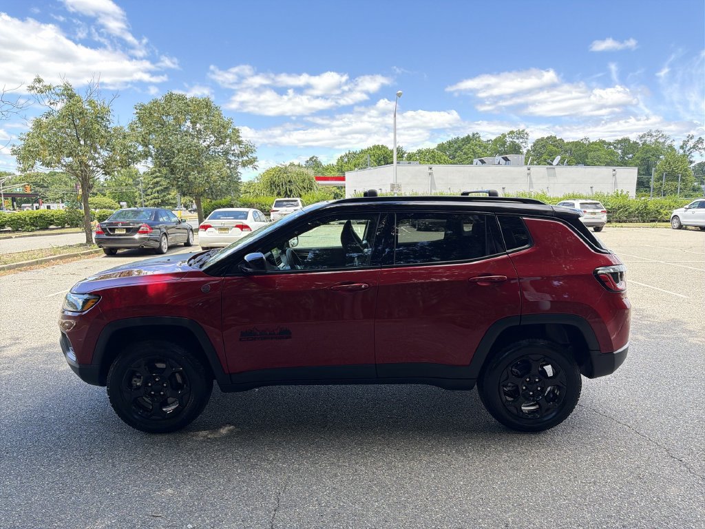 Used 2023 Jeep Compass Trailhawk w/ Sun and Sound Group AWD/4WD image 14