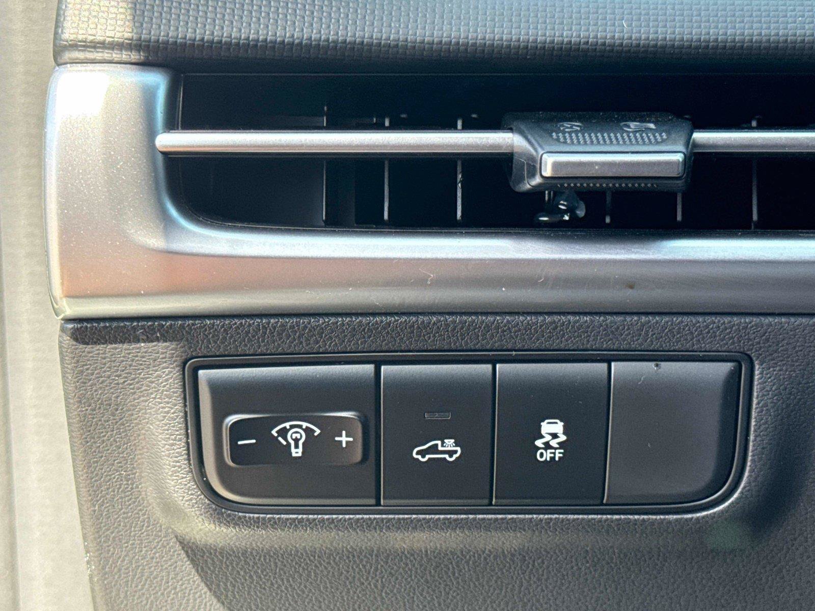 Used 2025 Hyundai Santa Cruz SEL FWD image 31