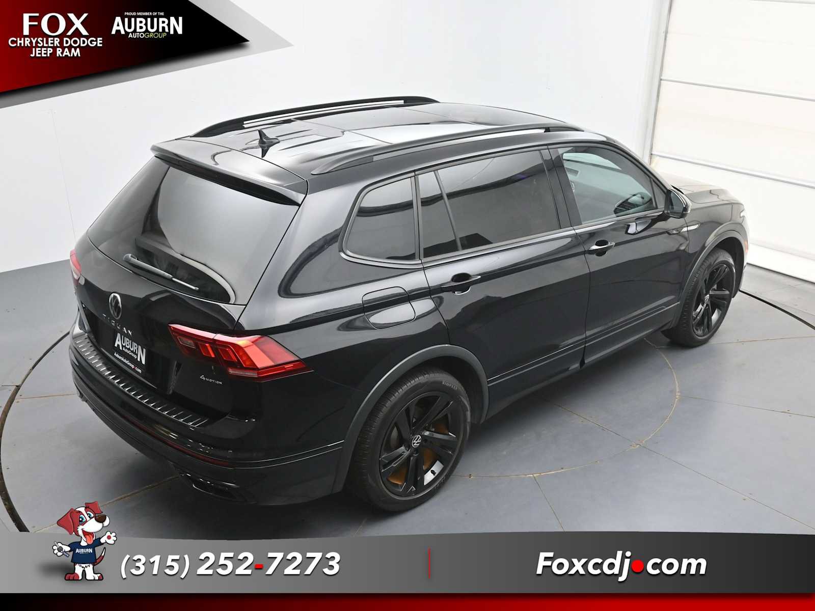 Used 2024 Volkswagen Tiguan SE R-Line AWD/4WD image 33