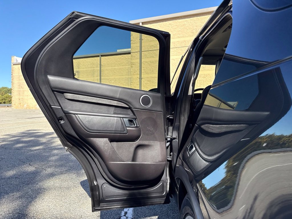 Used 2017 Land Rover Discovery HSE Luxury AWD/4WD image 15