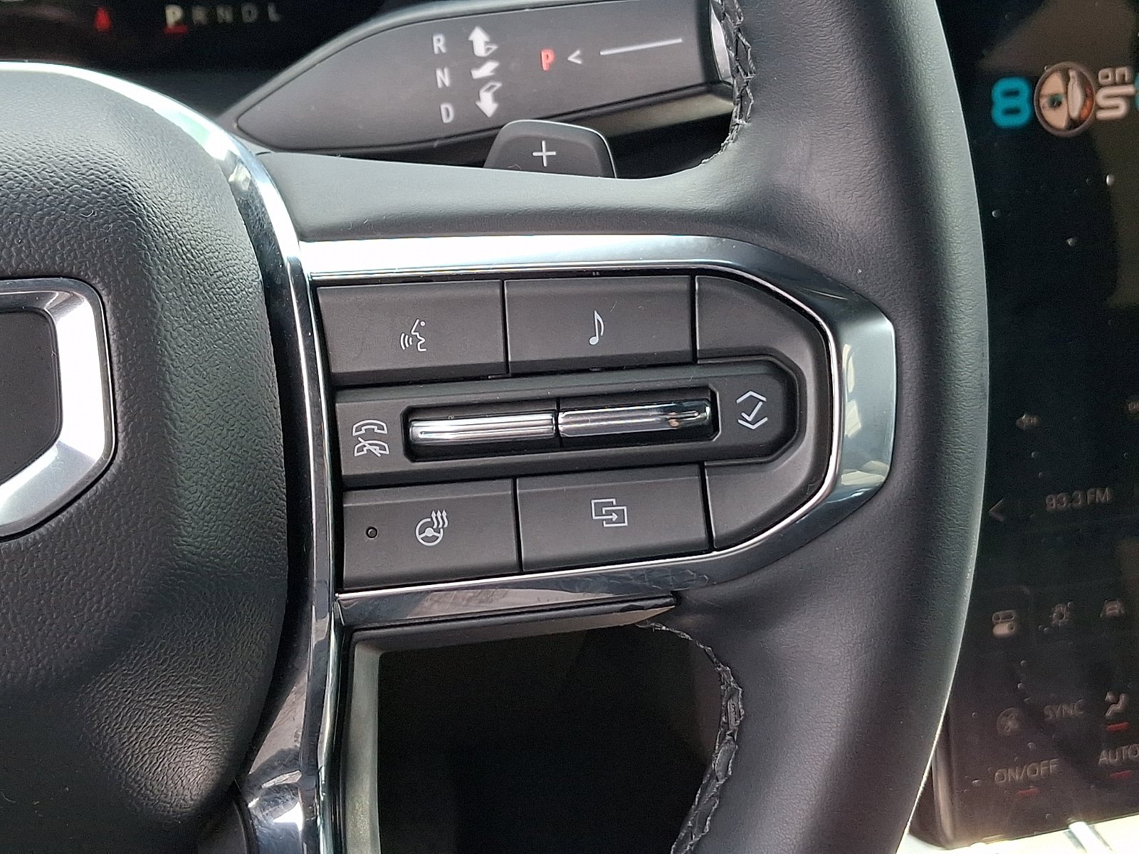 Used 2025 GMC Acadia Elevation FWD image 23