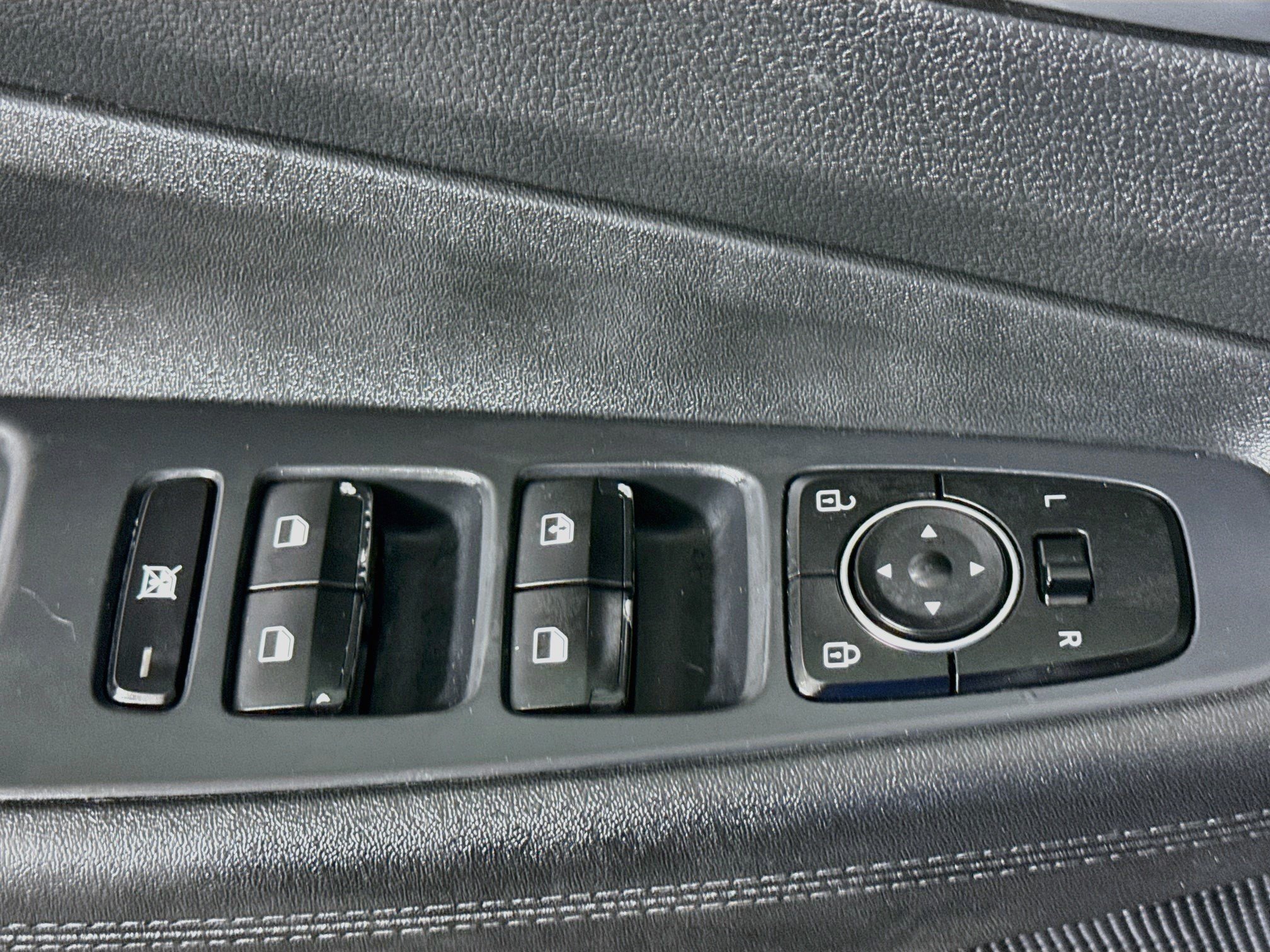 Used 2020 Hyundai Santa Fe SE FWD image 23