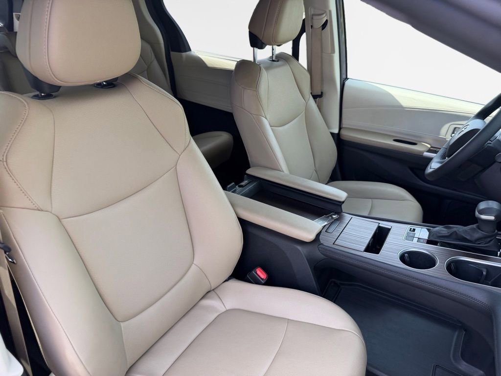 Used 2023 Toyota Sienna XLE w/ XLE Plus Package FWD image 23