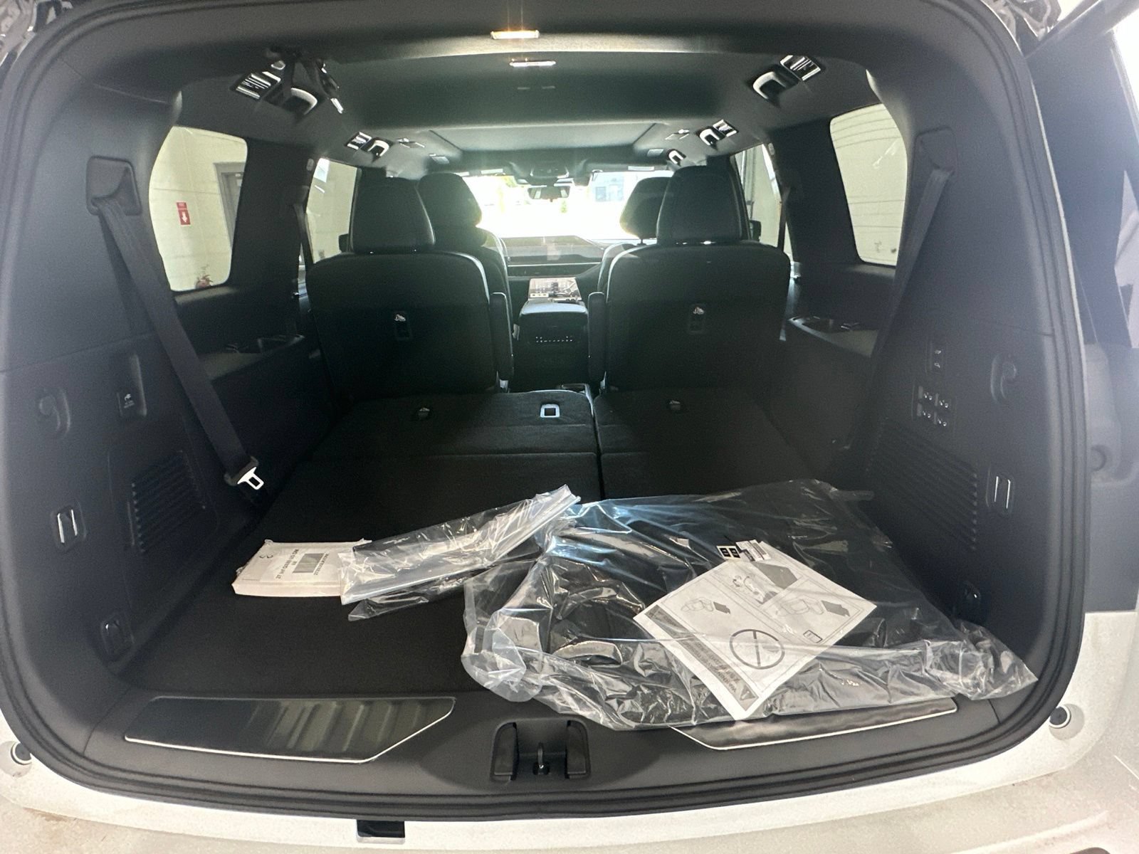 New 2027 INFINITI QX80 Sensory w/ Sport Exterior Package AWD/4WD image 12
