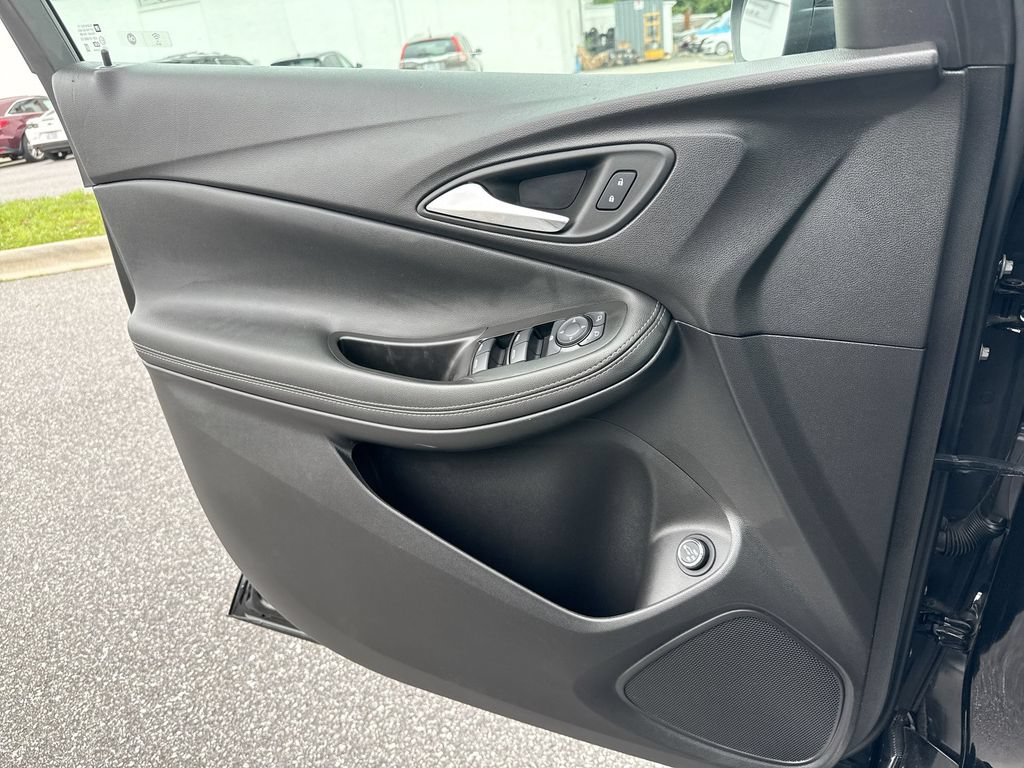 Certified 2023 Buick Encore GX Select w/ Sport Touring Package FWD image 18