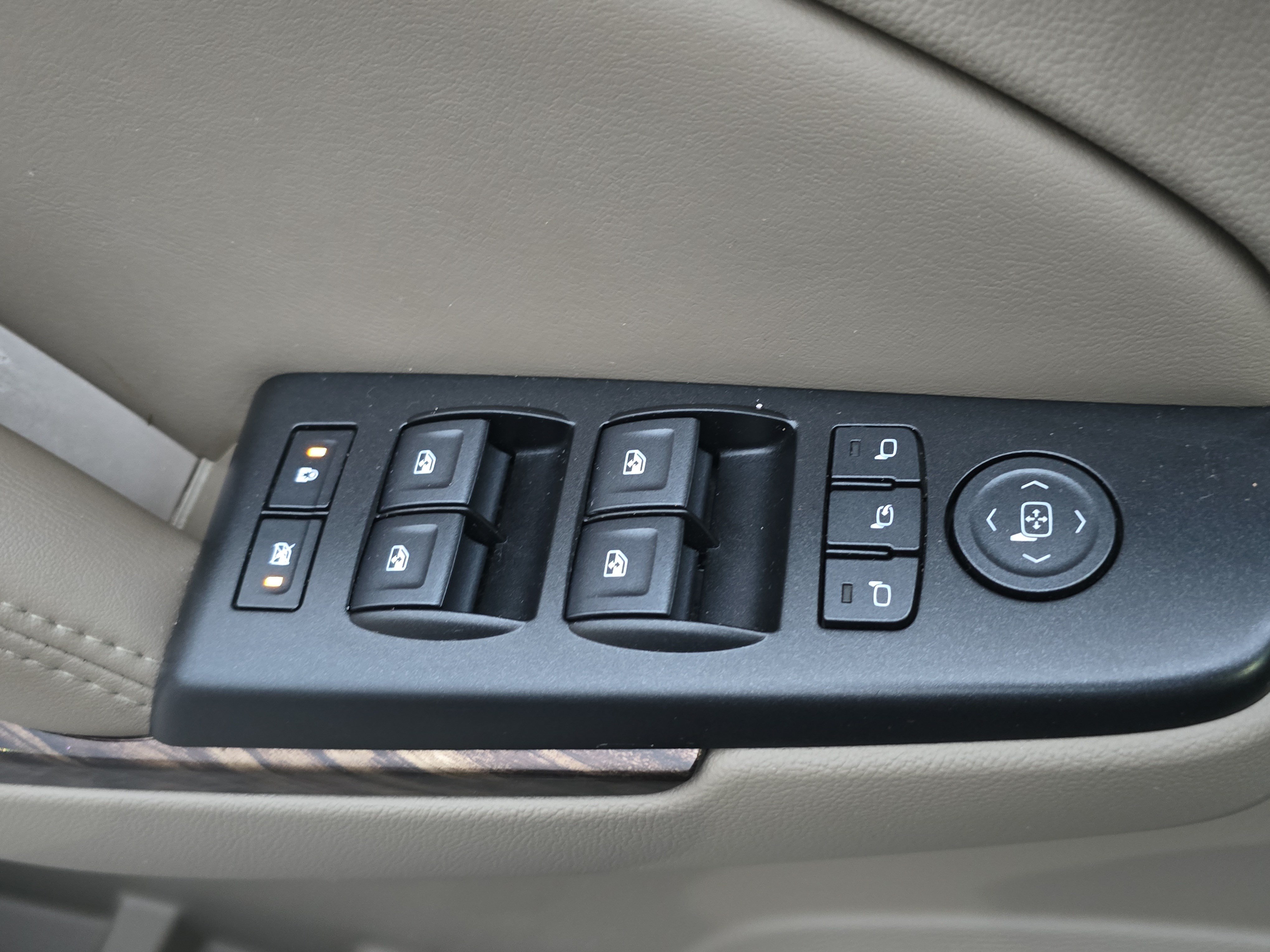 Used 2018 GMC Yukon SLT w/ Premium Edition AWD/4WD image 28
