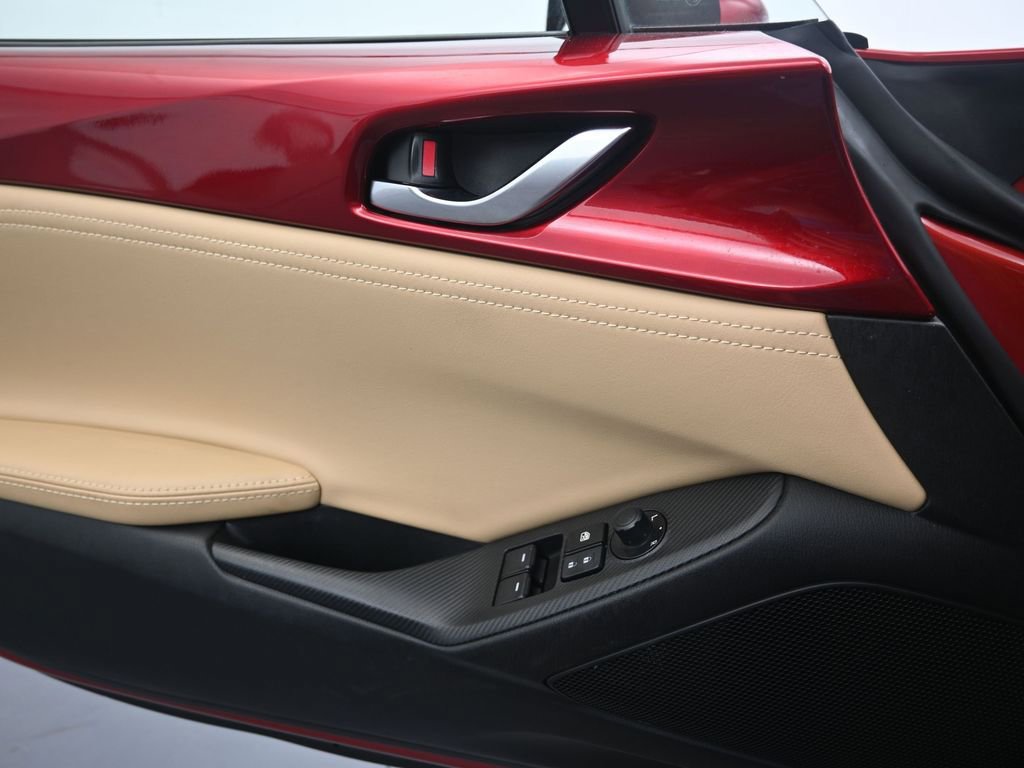Used 2019 MAZDA MX-5 Miata RF Grand Touring RWD image 13
