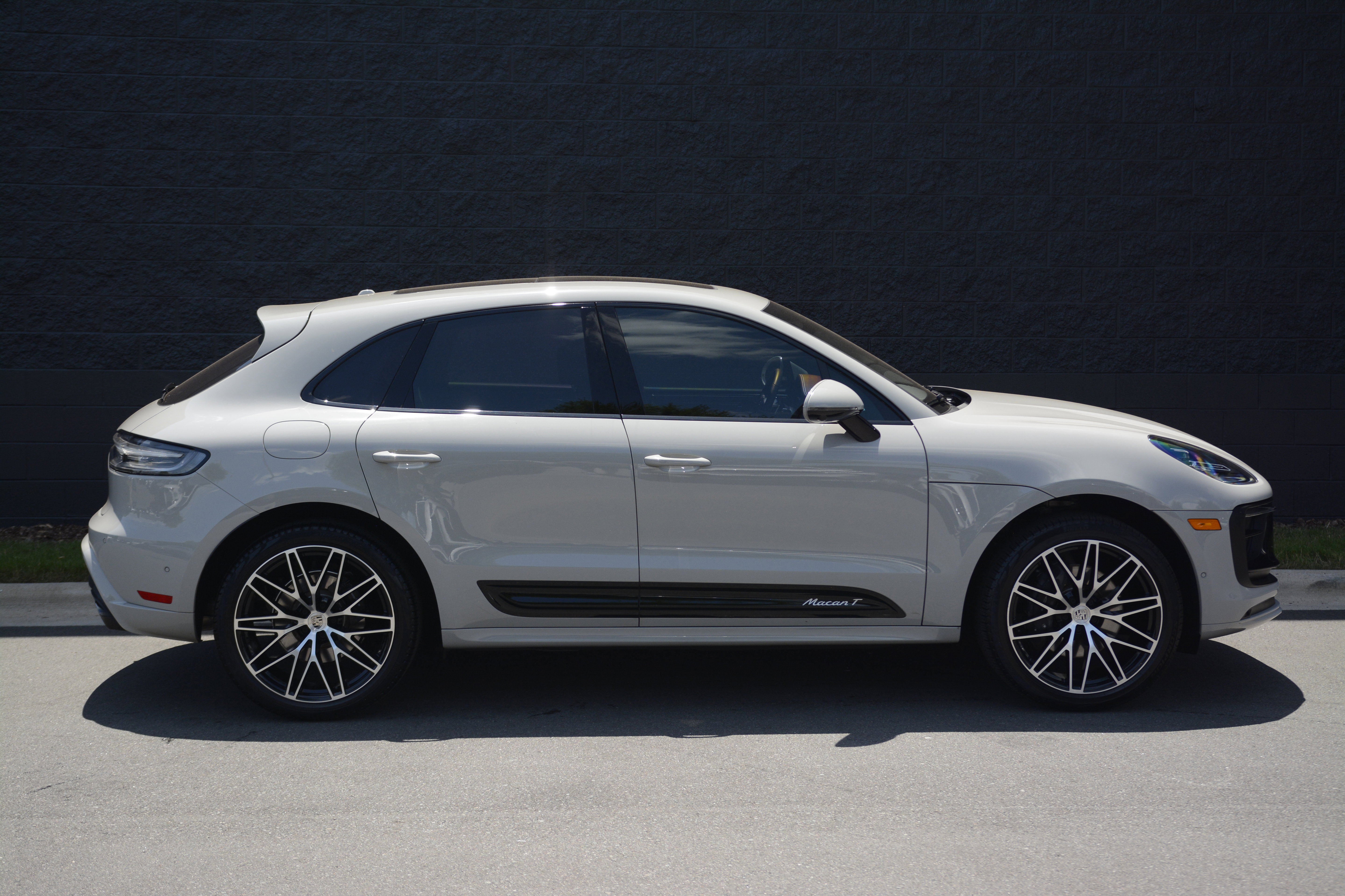Certified 2026 Porsche Macan Turbo AWD/4WD image 8