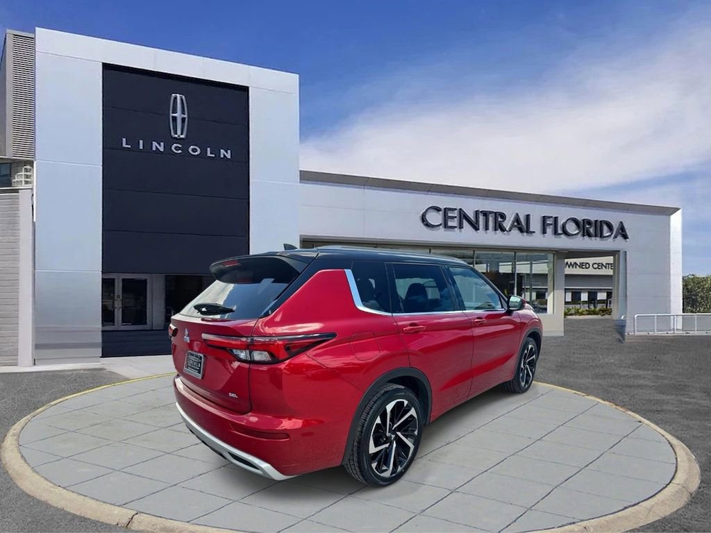 Used 2023 Mitsubishi Outlander SEL FWD image 3