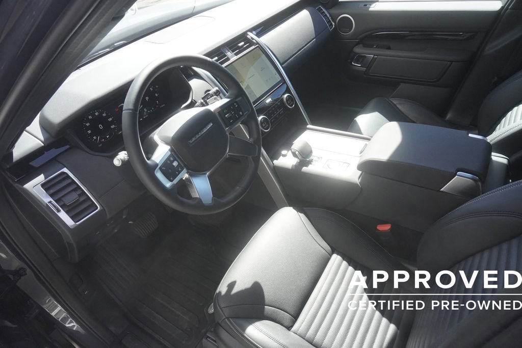 Used 2025 Land Rover Discovery S image 18