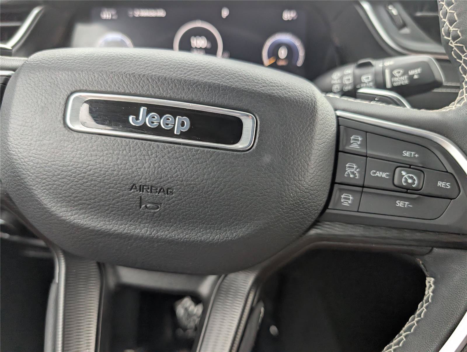 Used 2023 Jeep Grand Cherokee Altitude AWD/4WD image 26