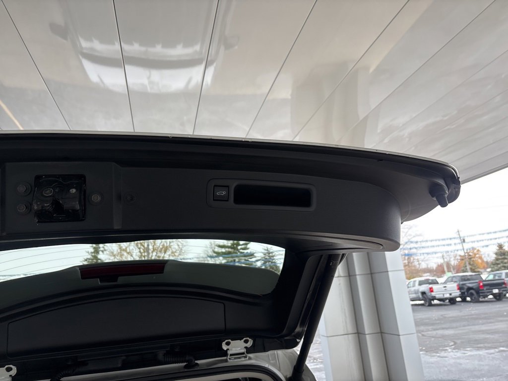 Used 2024 Toyota Highlander LE image 27