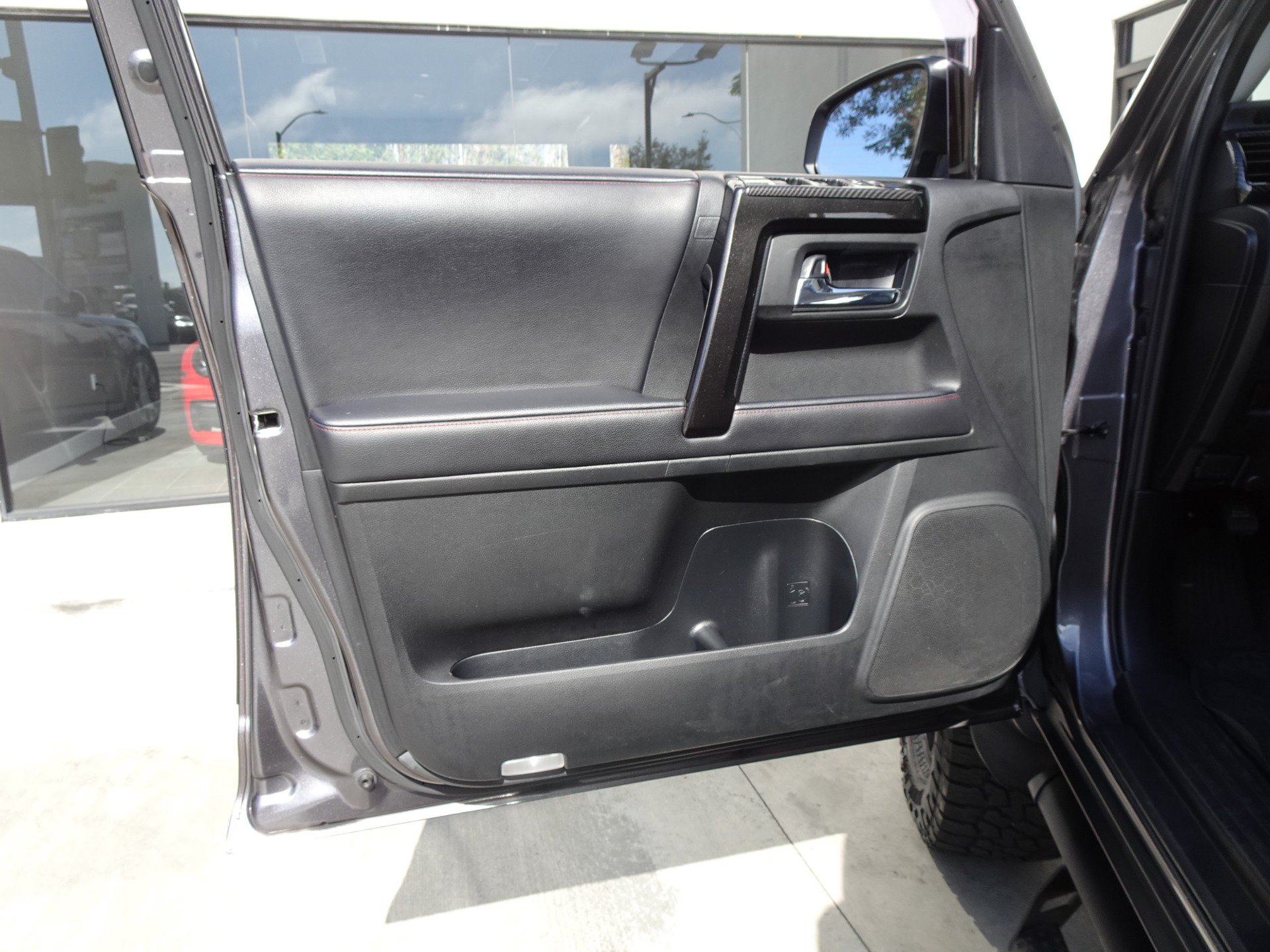 Used 2021 Toyota 4Runner Venture w/ Moonroof Package AWD/4WD image 15
