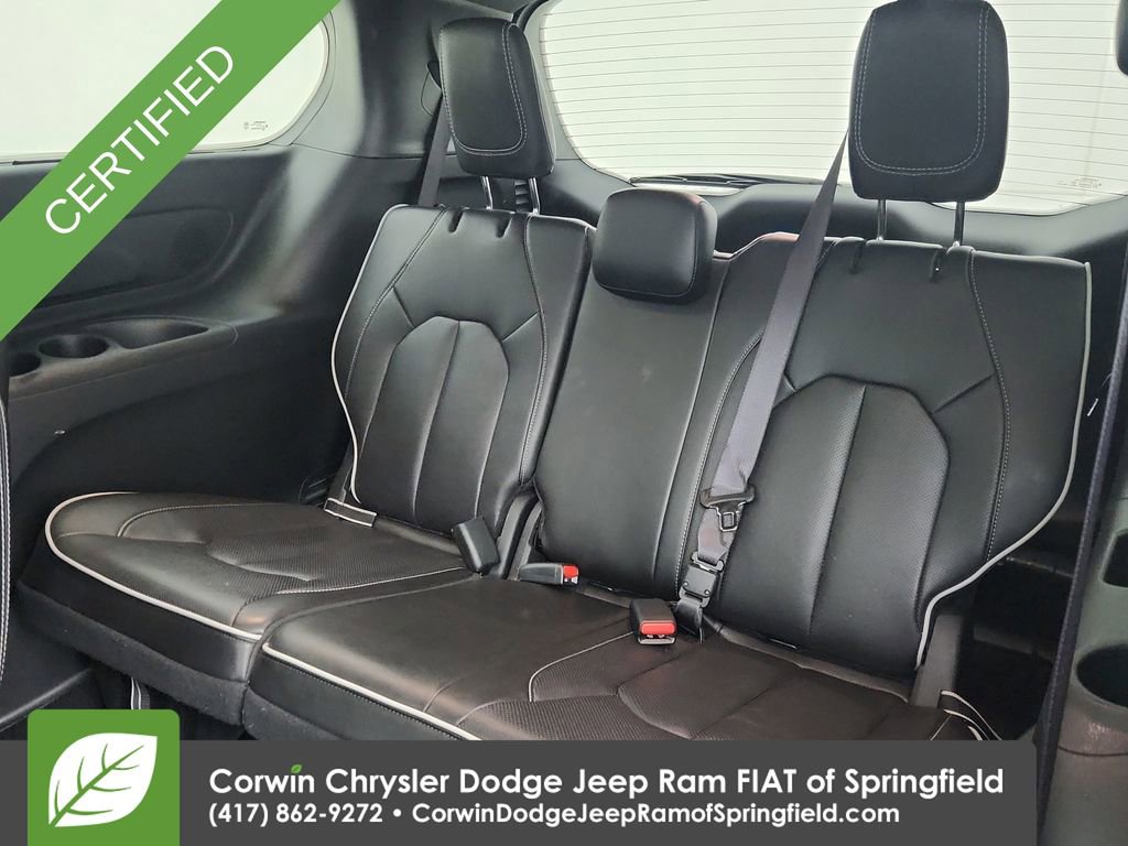 Certified 2025 Chrysler Pacifica Limited image 31