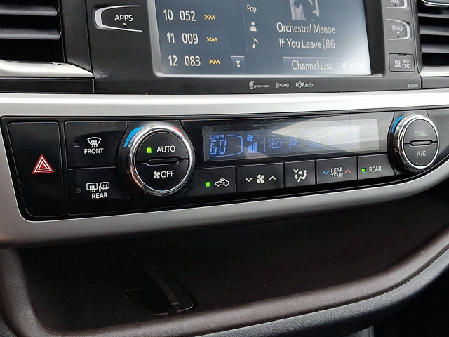 Used 2019 Toyota Highlander XLE AWD/4WD image 18