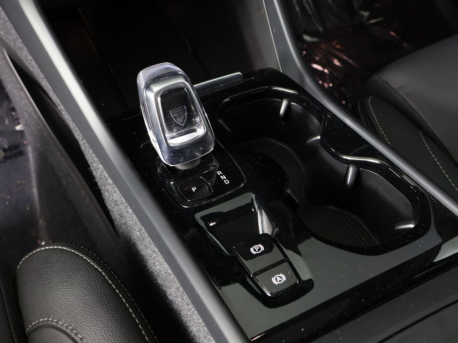 Certified 2025 Volvo XC40 B5 Plus AWD/4WD image 15